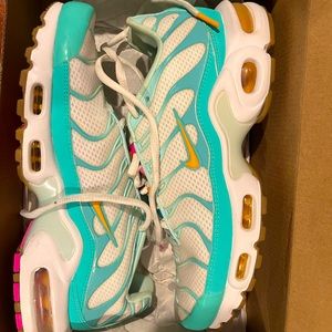 Sneakers for adult (7.5)